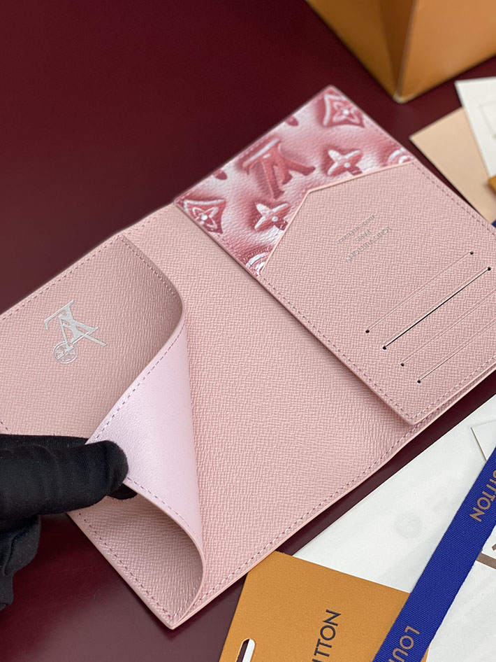 ルイヴィトン カードケース 販売店舗 lv パスポートカバー クーヴェルテュール・パスポール コットンキャンディピンク M28620 ヴィトン カードケース 財布代わり - 画像 (3)