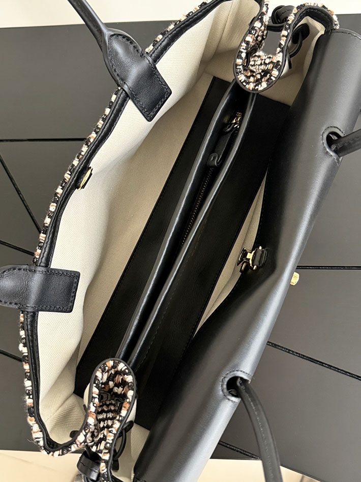 シャネル 新作バッグ 2026 CHANEL 2026年 新作 スモール ショッピング バッグ ブラック AS6288 B24254 U9706 シャネル トートバッグ 布 - 画像 (4)