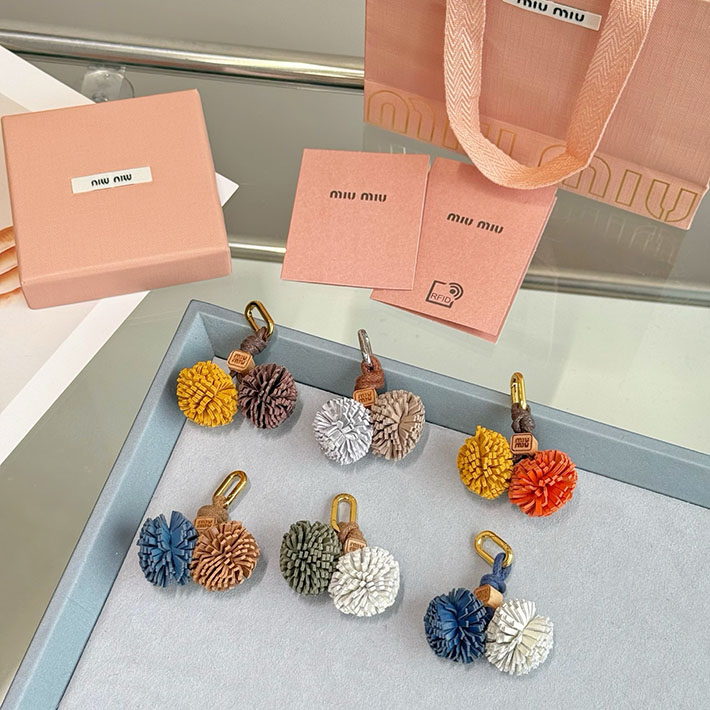最高級MiuMiuスーパーコピー ミュウミュウ レザー マイクロトリック コニャックブラウン/アストラルブルー 5ID008_2FLQ_F0NP5 MiuMiu バッグチャーム - 画像 (2)