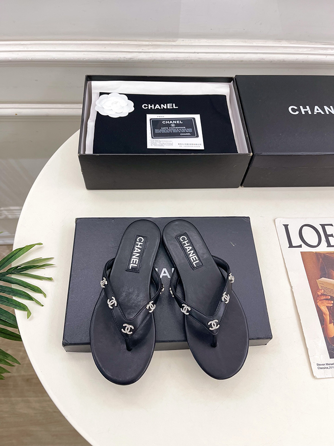 【CHANEL最高級シャネルコピー 】2026SS 春夏新作 ダブルC クリスタル サンダル