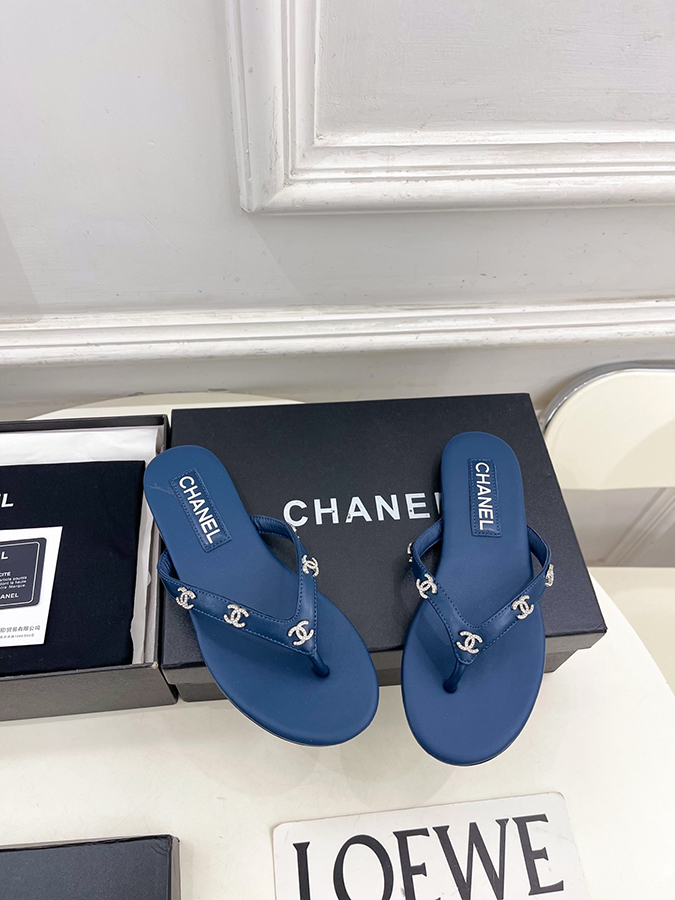 【CHANEL最高級シャネルコピー 】2026SS 春夏新作 ダブルC クリスタル サンダル ネイビー - 画像 (4)