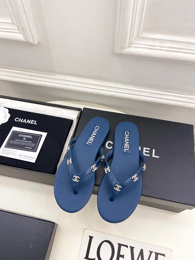 【CHANEL最高級シャネルコピー 】2026SS 春夏新作 ダブルC クリスタル サンダル ネイビー - 画像 (5)