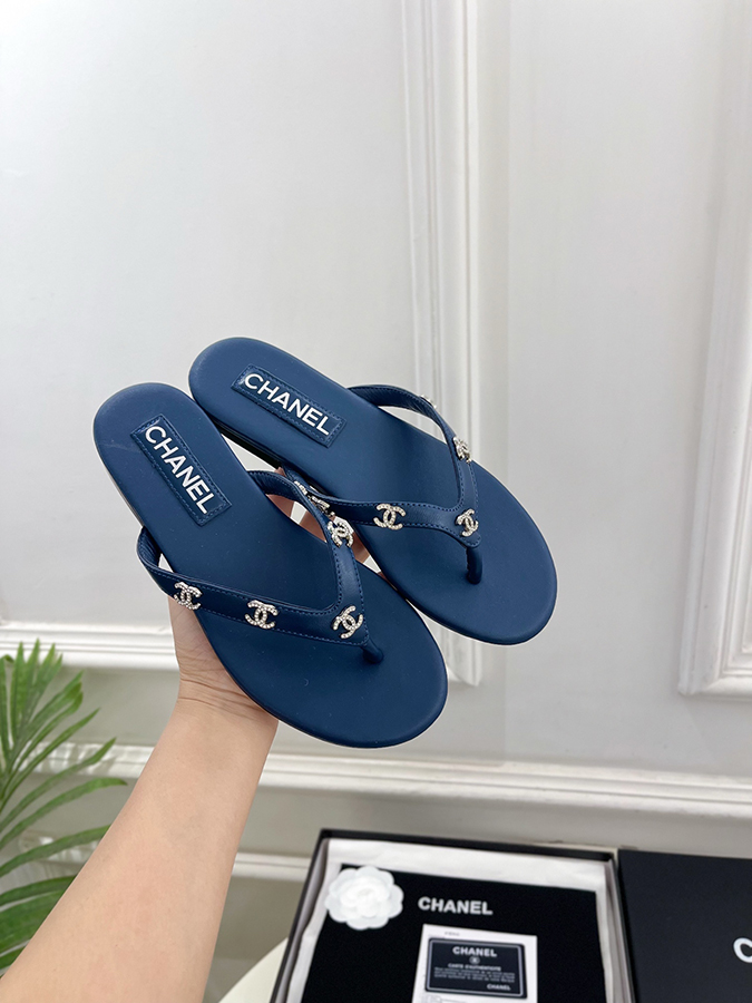 【CHANEL最高級シャネルコピー 】2026SS 春夏新作 ダブルC クリスタル サンダル ネイビー - 画像 (6)
