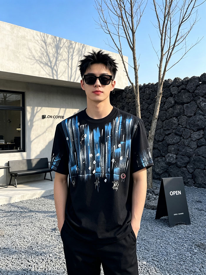 ルイ・ヴィトンの黒Tシャツ