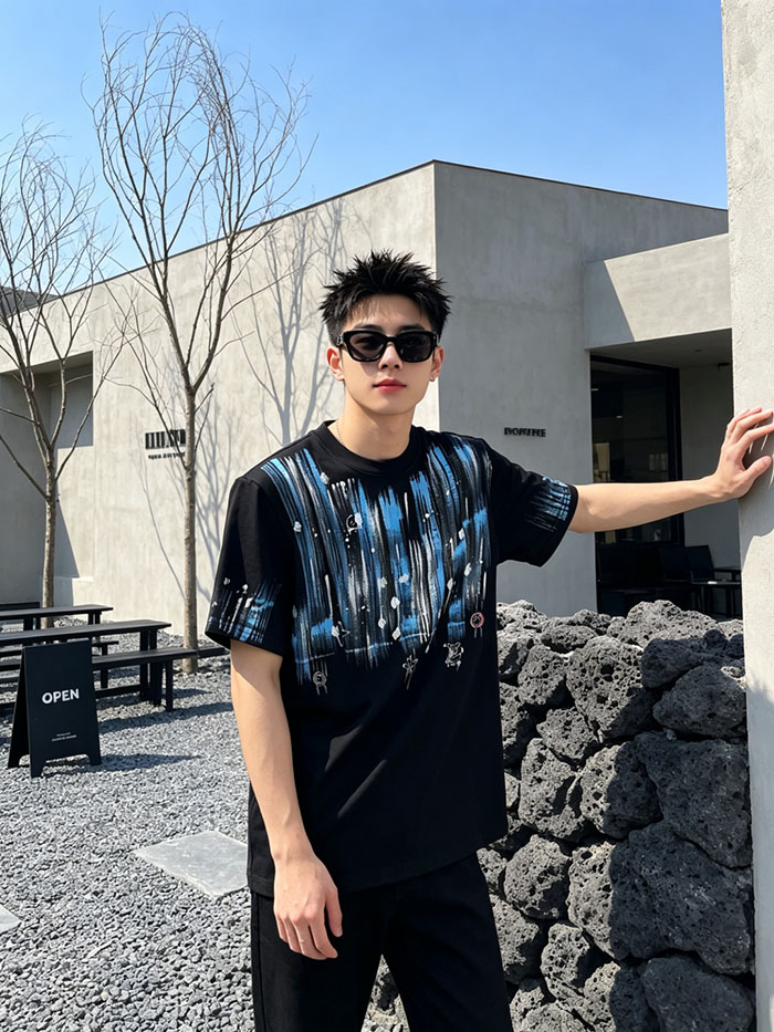 最高級ルイヴィトンスーパーコピー Louis Vuitton コットン 2026年新作 手描きLVロゴTシャツ clothes202600404 ルイ・ヴィトンの黒Tシャツ - 画像 (9)
