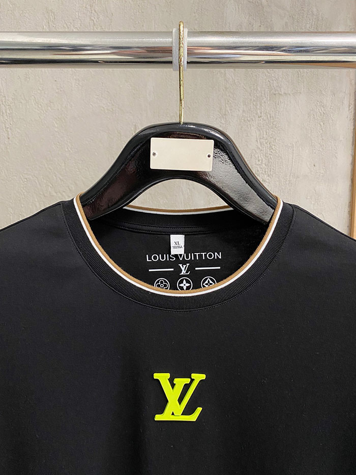 最高級ルイヴィトンスーパーコピー Louis Vuitton 2026年新作 純綿メンズカジュアル半袖Tシャツ clothes202600421 ルイ・ヴィトンの高級カスタムメンズブラックTシャツ - 画像 (2)