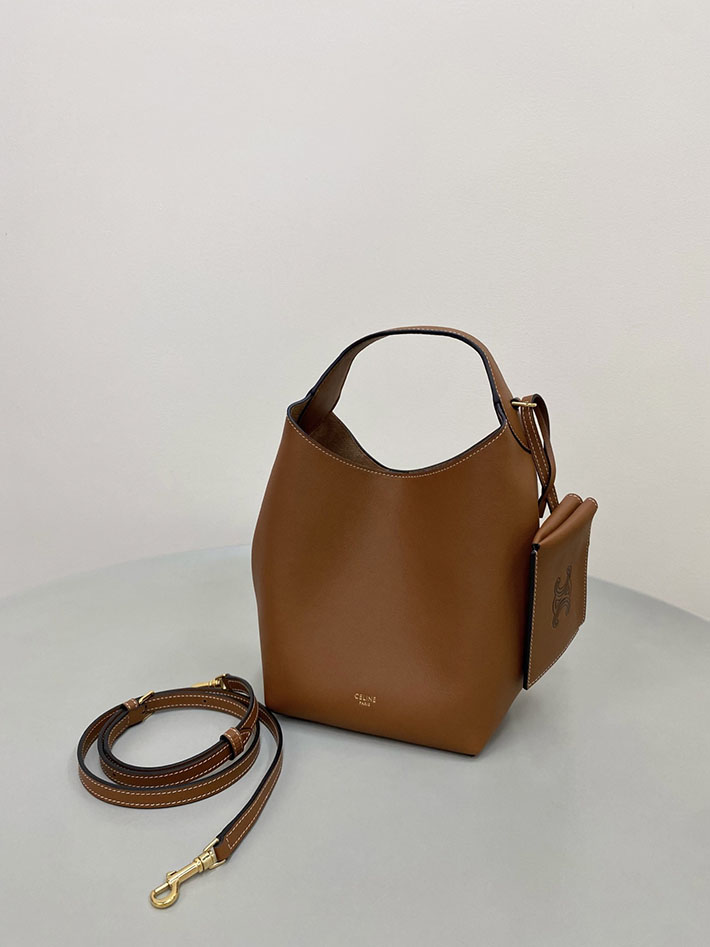 最高級セリーヌスーパーコピー CELINE スモールホーボー サプルスムースカーフスキン タン L10133Q71.04LU セリーヌ ホーボーバッグ - 画像 (9)