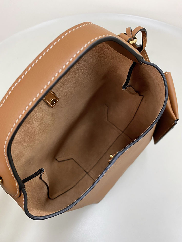最高級セリーヌスーパーコピー CELINE スモールホーボー サプルスムースカーフスキン タン L10133Q71.04LU セリーヌ ホーボーバッグ - 画像 (4)