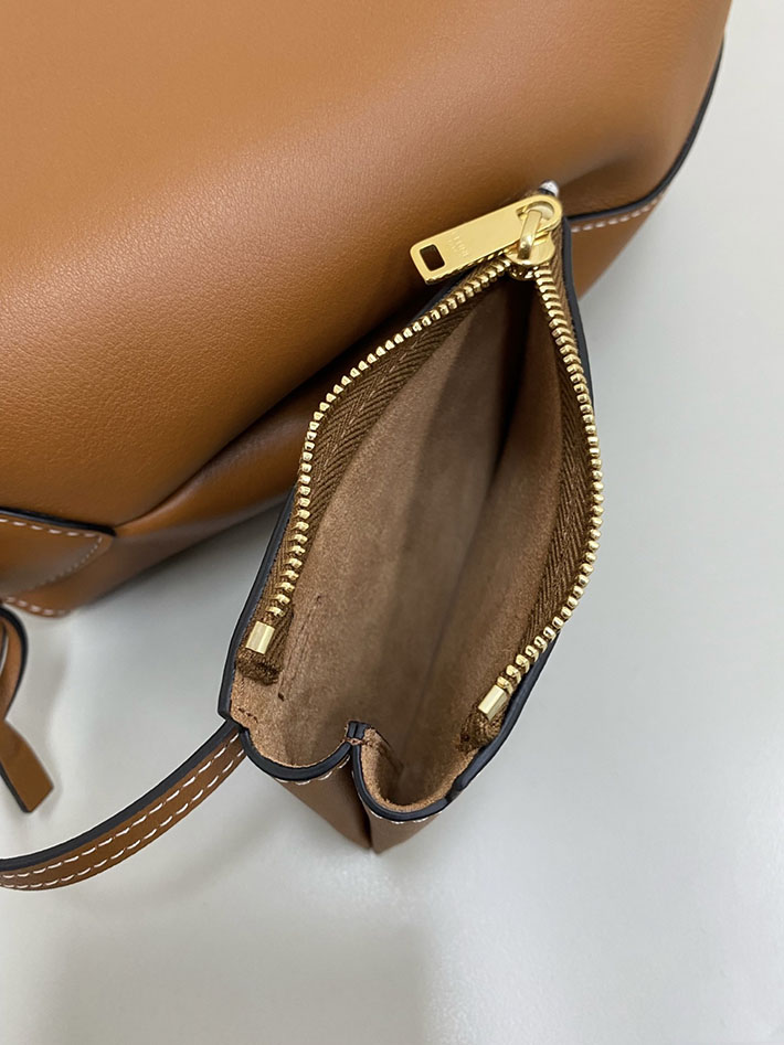 最高級セリーヌスーパーコピー CELINE スモールホーボー サプルスムースカーフスキン タン L10133Q71.04LU セリーヌ ホーボーバッグ - 画像 (2)