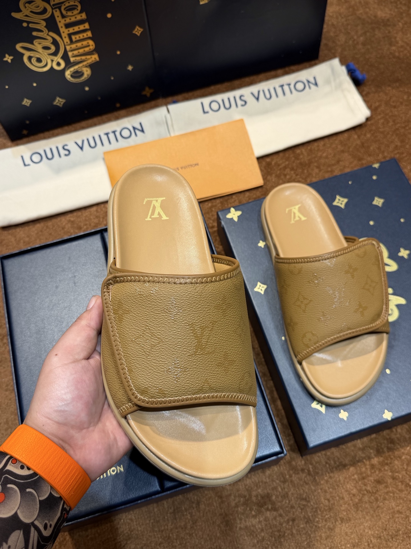 新品 LOUIS VUITTON(ルイ・ヴィトン)風 Waterfront サンダル ビーチサンダル モノグラム 防水 レザー中底 サイズ展開豊富 - 画像 (3)